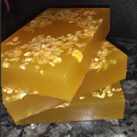 Hand Crafted organic vanilla bunches of oats soap bar - Picture 5 of 5